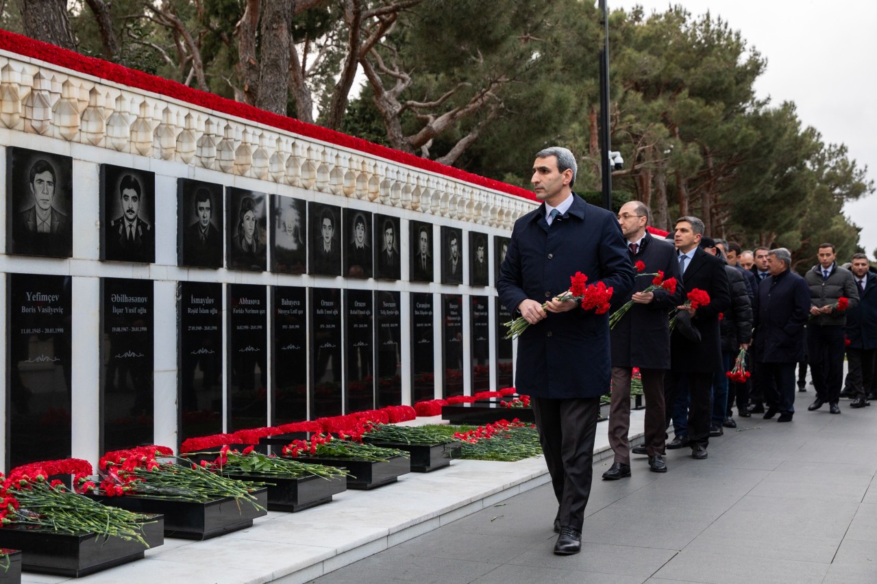 ADY rəhbərliyi Şəhidlər xiyabanında - FOTOLAR